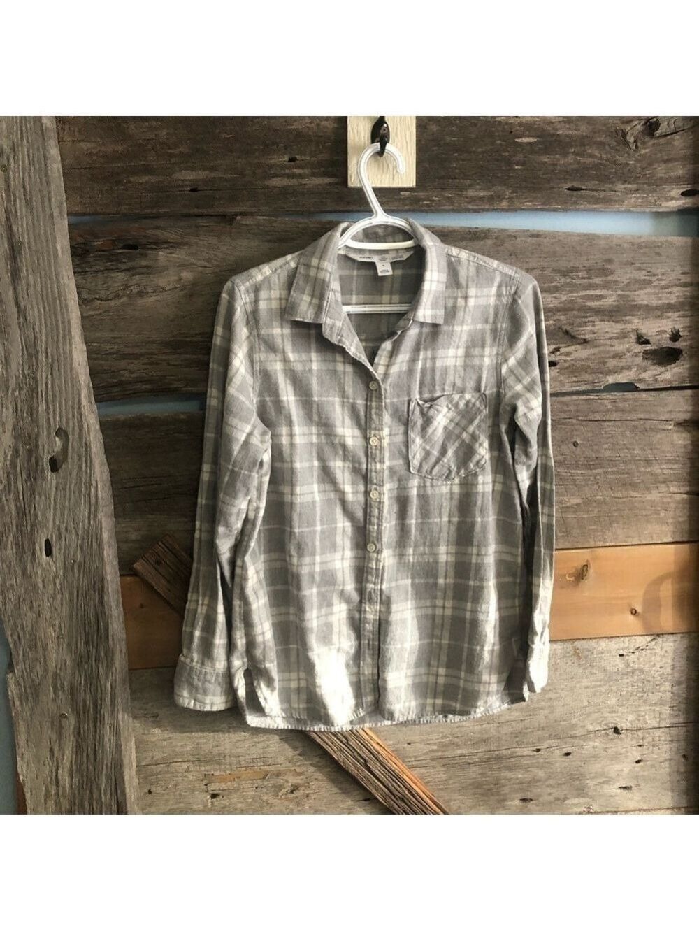 Old Navy Size Med Light Grey Plaid Flannel Button Down Shirt